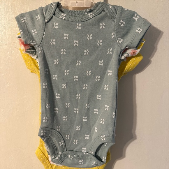 Trio Carters onesies NB - Picture 2 of 2
